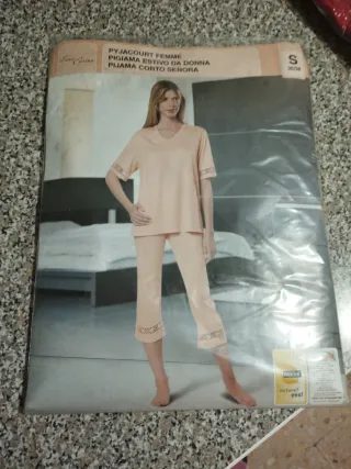 Dos Pijamas, un semi corto Lana Carina S/36-38 y o