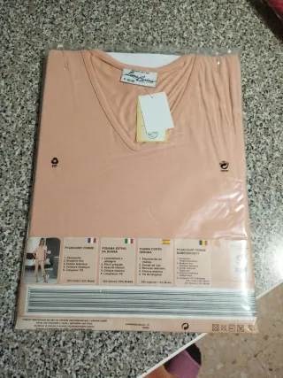Dos Pijamas, un semi corto Lana Carina S/36-38 y o