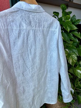 Camisa bordada de algodón -NUEVA-