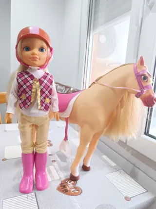 Nancy y su caballo con accesorios