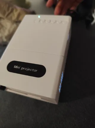 Mini Proyector LED Rosa y Blanco