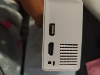 Mini Proyector LED Rosa y Blanco