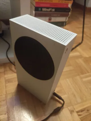 Xbox Series S + 2 controller