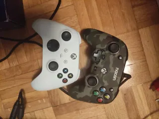 Xbox Series S + 2 controller