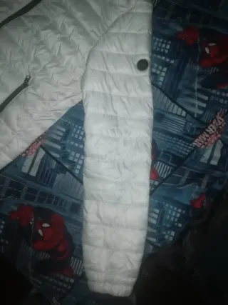 Chaqueta acolchada Bershka blanca
