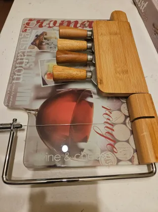 Set formaggio con tagliere in bambù