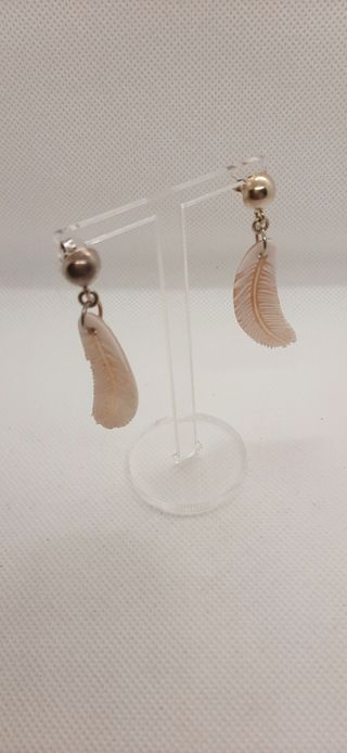 Orecchini pendenti a forma di piuma