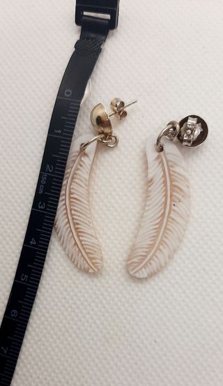 Orecchini pendenti a forma di piuma
