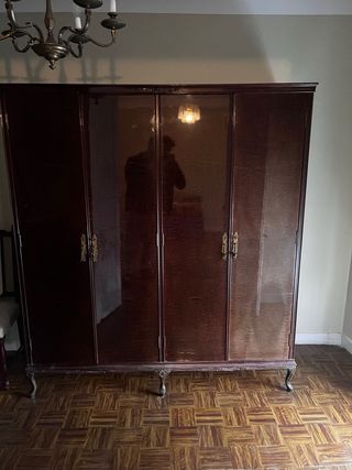 Armario antiguo de madera