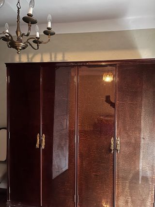 Armario antiguo de madera