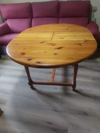 Mesa redonda de madera