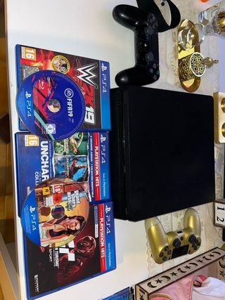 Playstation 4 slim + dos mandos + juegos