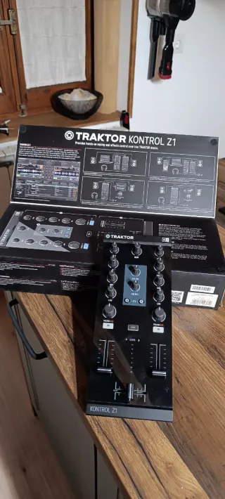 Traktor Kontrol X1 MK2 Controlador DJ