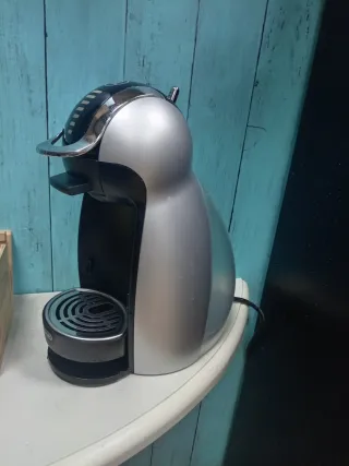 Cafetera Dolce Gusto Automática , delongui genio+