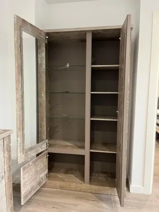 Armario de salón madera y cristal