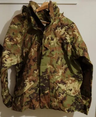 Chaqueta militar impermeable con pantalón