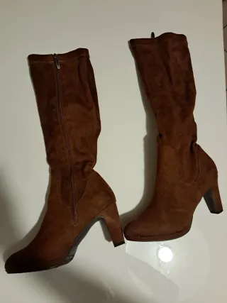 Stivali in camoscio sintetico marrone