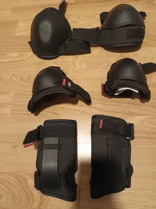 Protecciones infantiles rodilleras, coderas manos