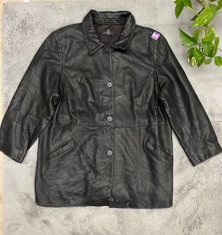 Giacca in pelle nera stile classico