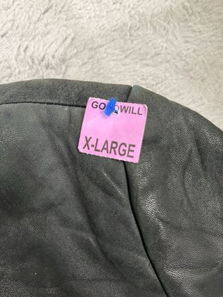 Giacca in pelle nera stile classico