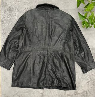 Giacca in pelle nera stile classico