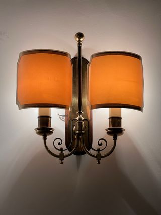 Lámpara de pared antigua dorada