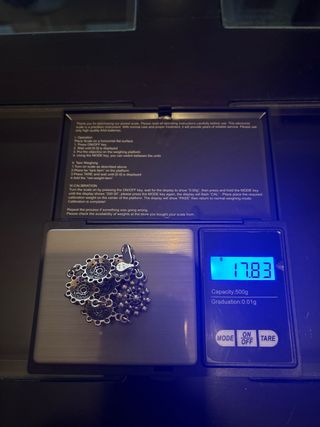 Pulsera de plata con diseño floral