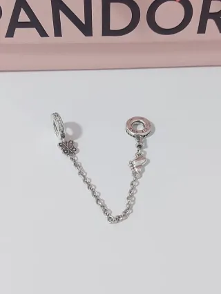 Cadena de seguridad Pandora mariposa y pie