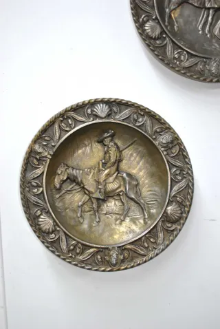 Antichi piatti in bronzo