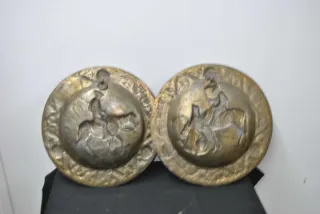 Antichi piatti in bronzo