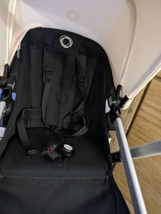 Carro Bugaboo Camaleón color negro y capota beige