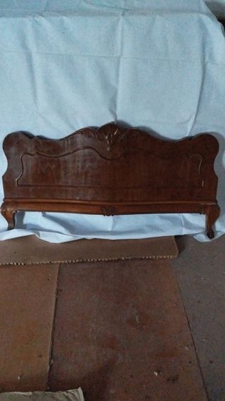 Cama antigua de madera