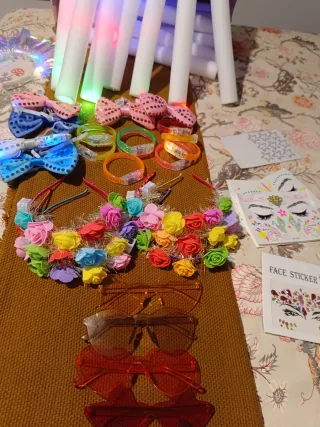Lote Fiesta: Gafas, Lazos, Flores y Luces
