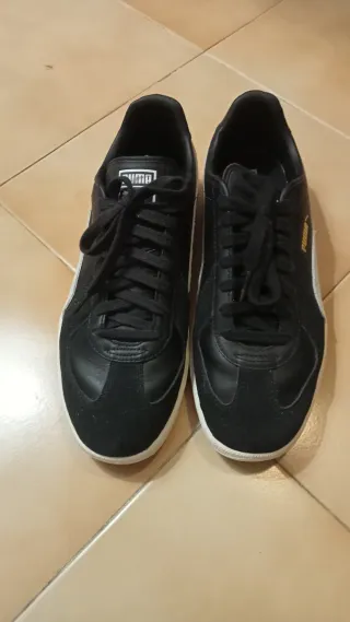 Zapatillas Puma Negras y Blancas
