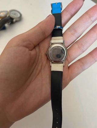 Orologio vintage con cinturino colorato