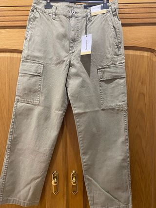 Pantalón cargo Lefties beige talla M chico