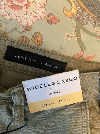 Pantalón cargo Lefties beige talla M chico