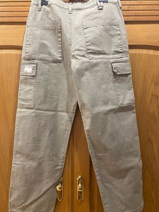 Pantalón cargo Lefties beige talla M chico
