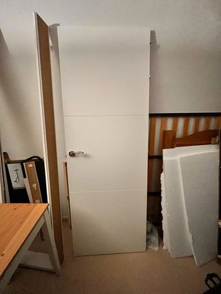 Puerta blanca moderna