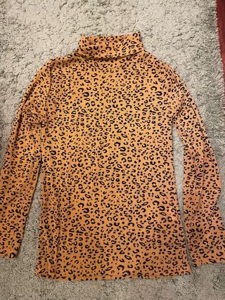 Jersey cuello alto estampado leopardo.