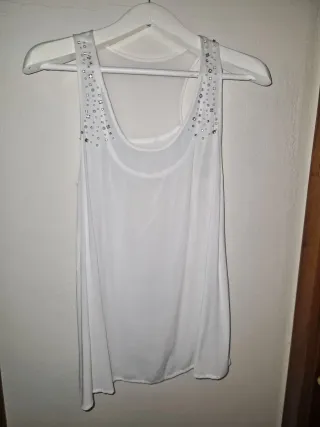 Camiseta blanca con pedrería