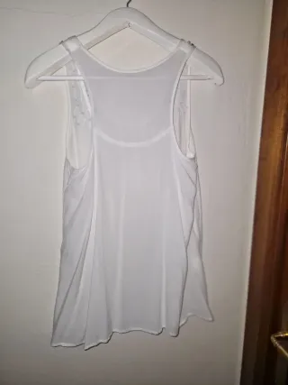 Camiseta blanca con pedrería