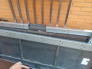 Puerta antiokupa metálica