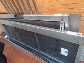 Puerta antiokupa metálica