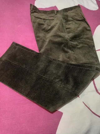Pantalón de pana verde oliva