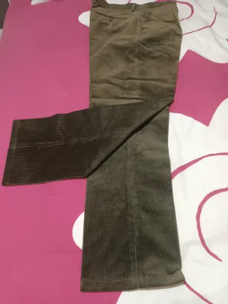 Pantalón de pana verde oliva