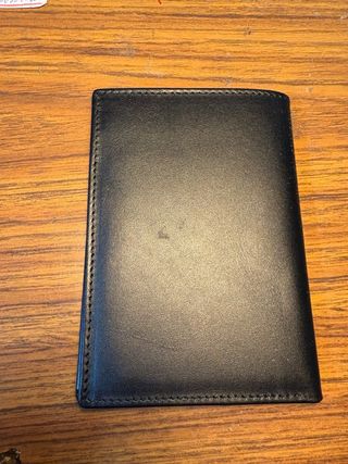 Cartera de piel negra