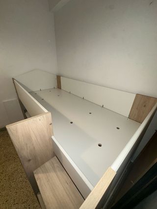 Cama alta infantil con escritorio