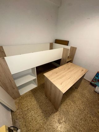 Cama alta infantil con escritorio