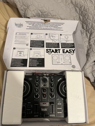 Mesa de mezclas Hercules DJControl Inpulse 200